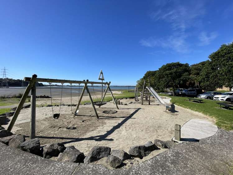 19 Farnol Street Hillsborough_10