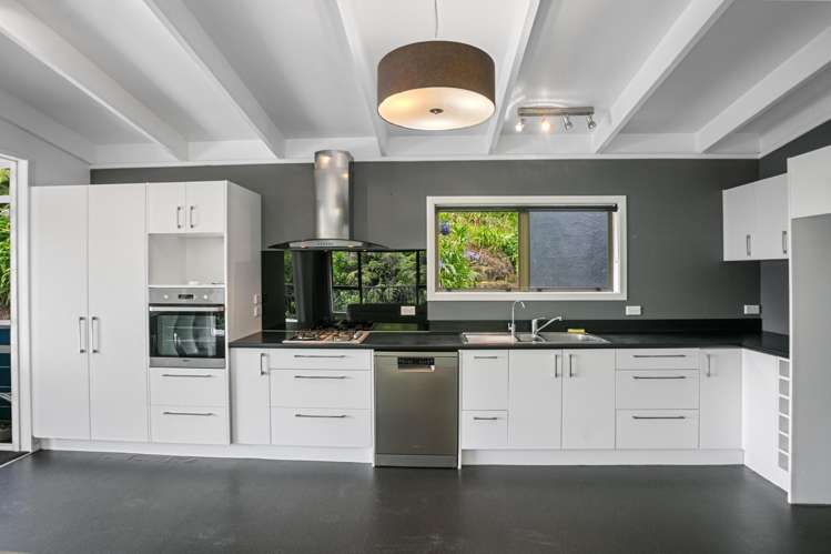 5 Lucy Road Waiomu_7