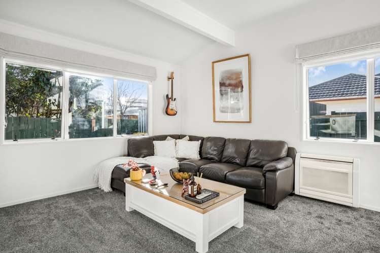 5 Glenbrook Grove Naenae_8