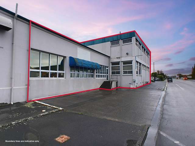 Versatile warehouse facility