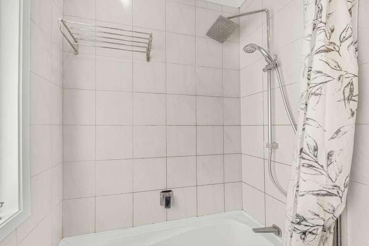 4233 Great North Road Glendene_15