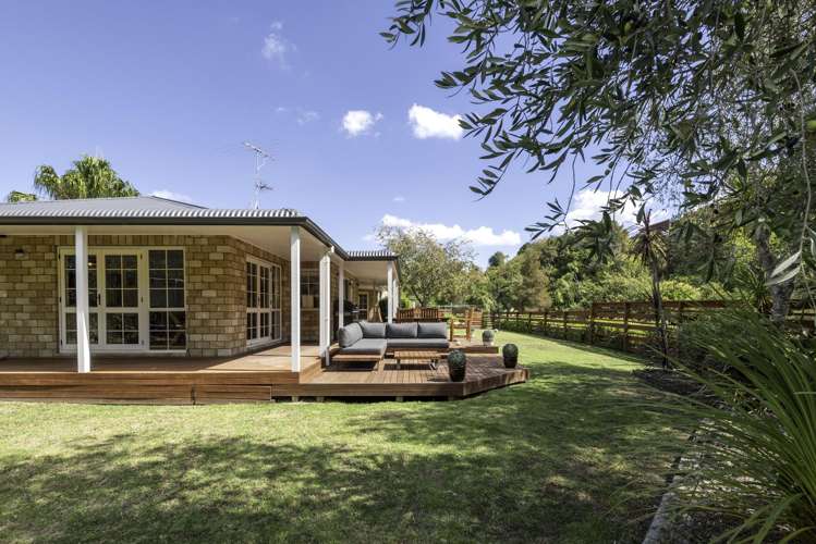 26 Bernie Edwards Place Botany Downs_21