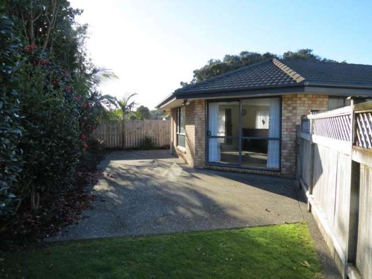 62a Beach Road Pahurehure_1