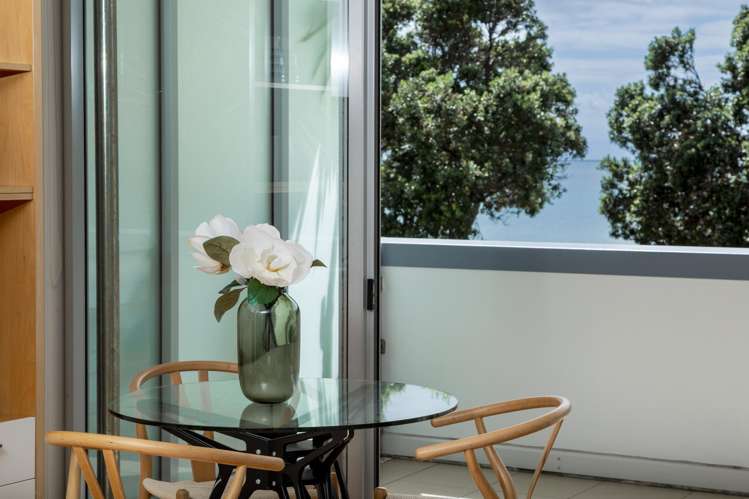 4/6 Beach Front Lane Browns Bay_11