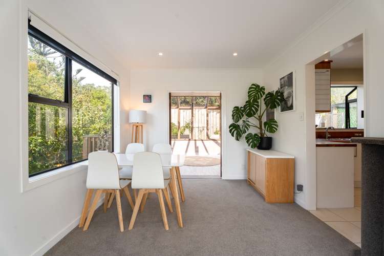 8 Hillview Crescent Paparangi_7