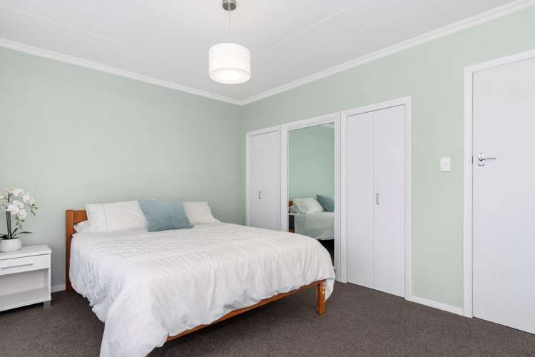 15 Stirling Grove Greerton_4