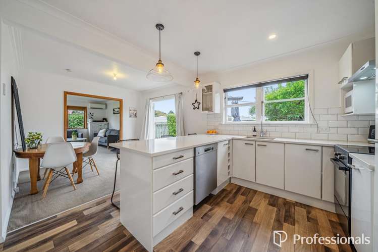 63 Main Road Wainuiomata_4