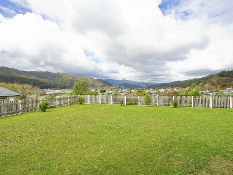 14 Naseby Grove Wainuiomata_5