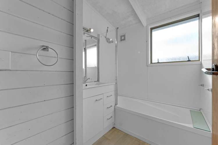 86 Burundi  Avenue Manurewa_3
