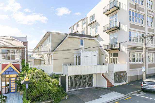 STYLISH INNER CITY TOWNHOUSE