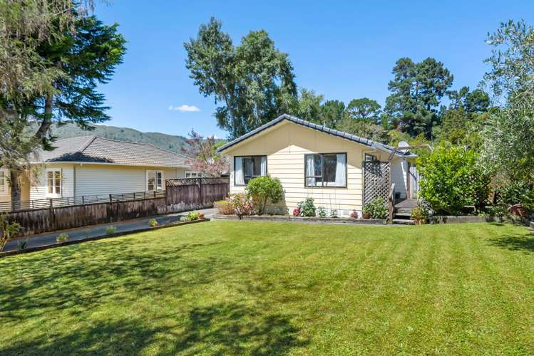 2 Bogle Grove Stokes Valley_12