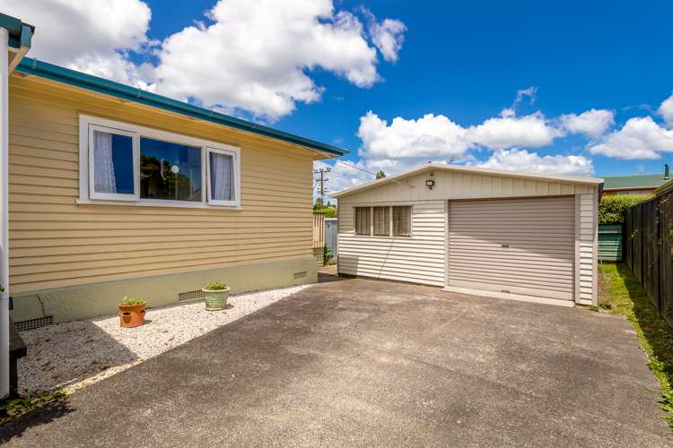 11 Archlynn Road Kelston_15