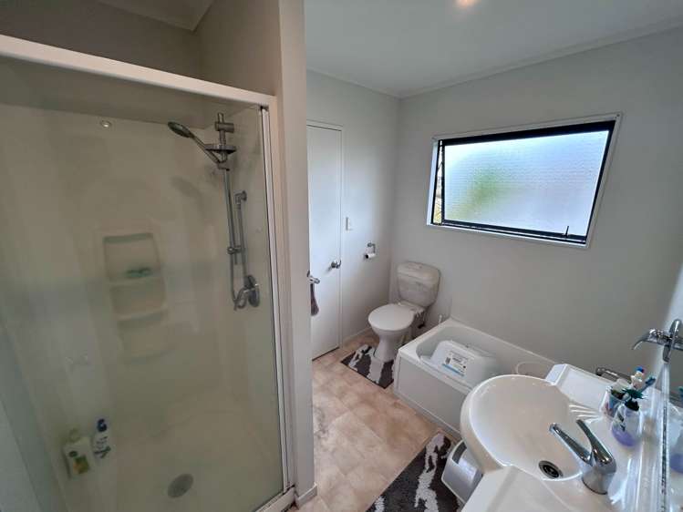 2/250 Wairau Road Glenfield_9