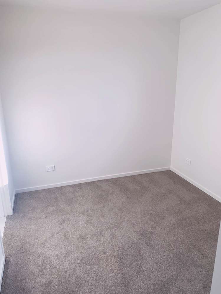 5 Puhakehake Place Flat Bush_12