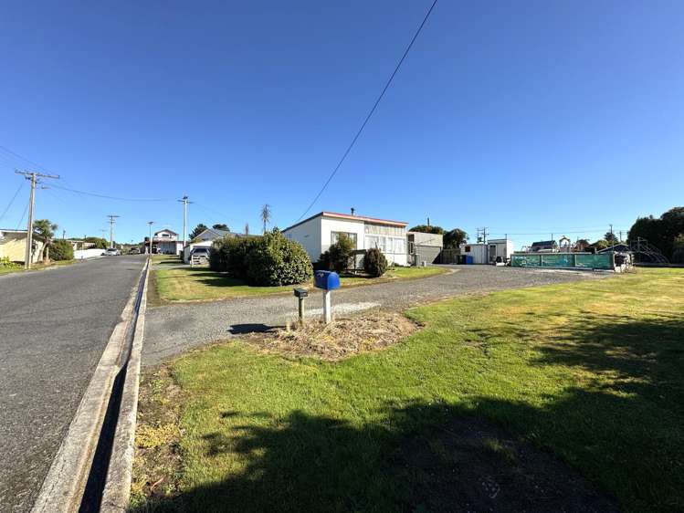 8 Kowhai Street Kaka Point_27