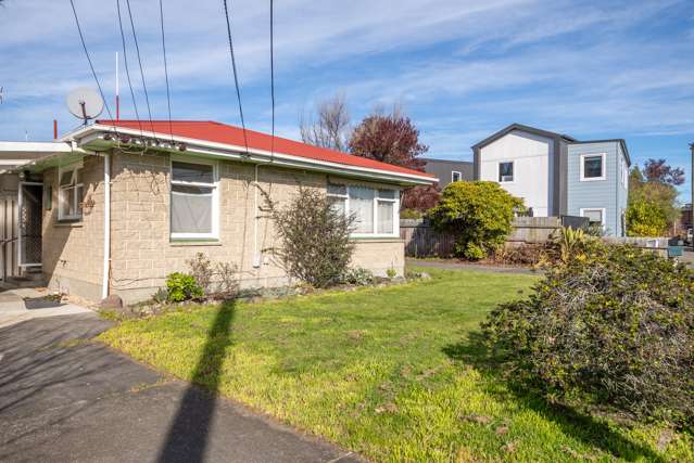 Units 1-3/12 Feilding Street Addington_1