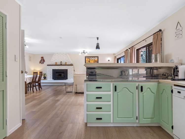 8 Deodar Place Totara Heights_11