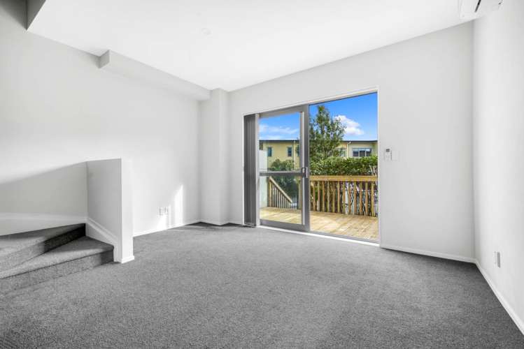 20/11 Ray Small Drive Papakura_5