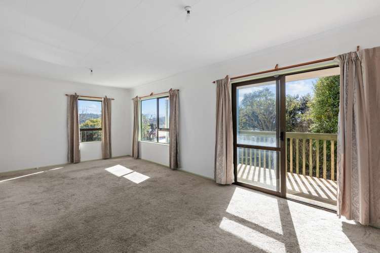 5 Kinloch Place Papakowhai_11