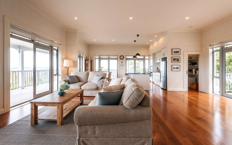 1/304b Sea View Road Ostend_4