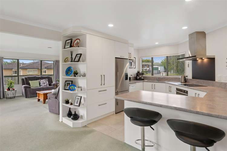 57 Basley Road Owhata_8