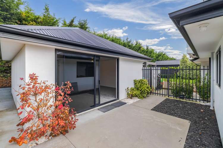 27 Carnaveron Drive Lincoln_20