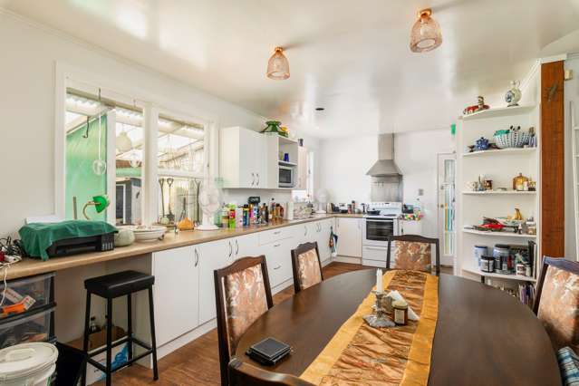 44 Cobham Crescent Kelston_3