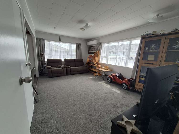 2/9 Whitley Avenue Ebdentown_11