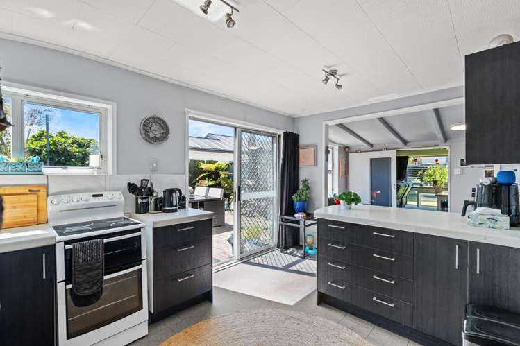 64 Cuffs Road Wainoni_4