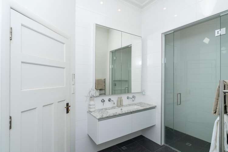 643 Grey Street Hamilton East_35