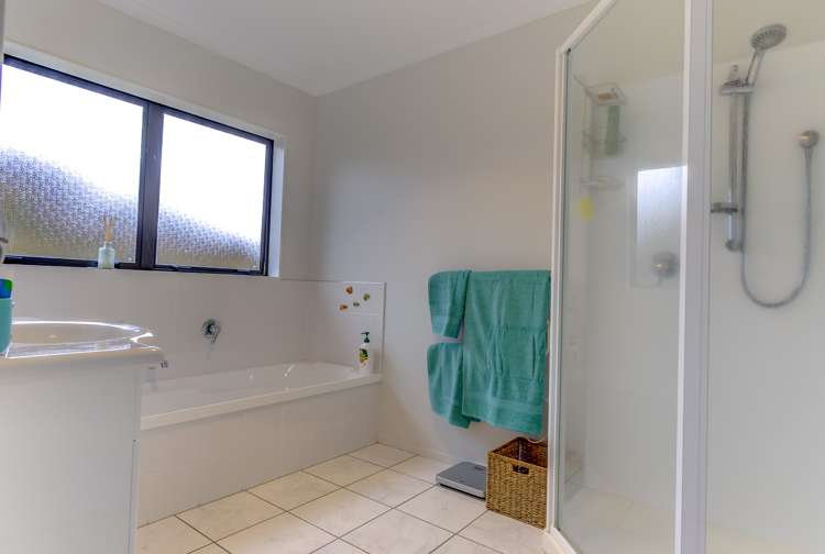 97 Farnborough Drive Grandview Heights_20