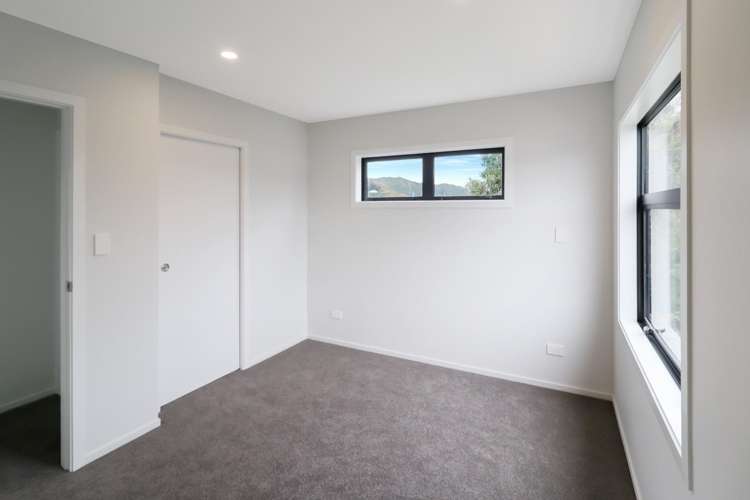 C/137 Whites Line East 1369_9