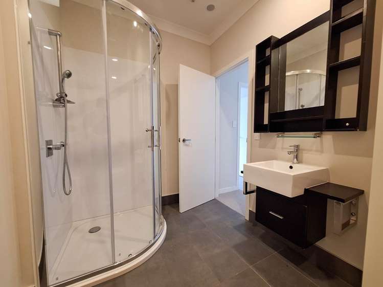 205/2 Gracechurch Drive 10673_5