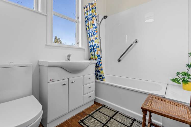 36 Pensher Street and 18 Ashburn Street Lawrence_39