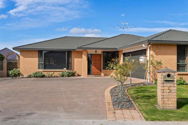 5 Margaret Place Lytton West_3