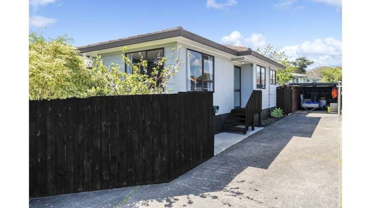 2/221 Waitemata Drive Ranui_13