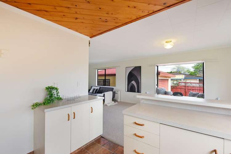 2/16 Newall Avenue Stoke_4