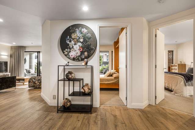 GC/20 Pakenham Street East  (with 2 carparks) 10015_1