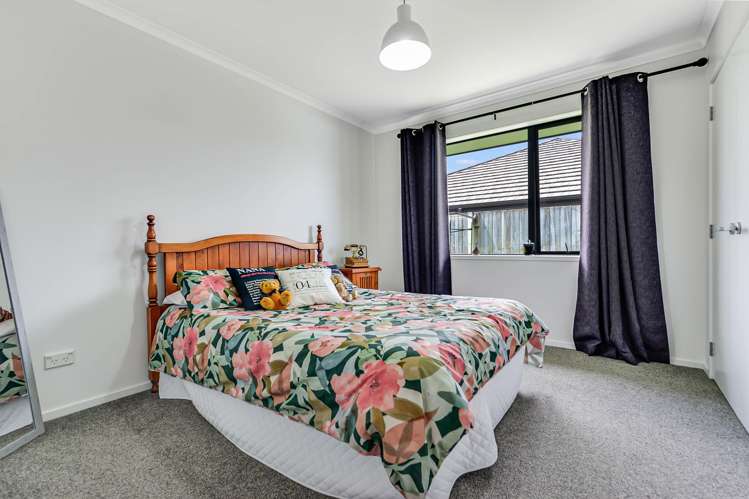 8 Carlingford Rise Dinsdale_35