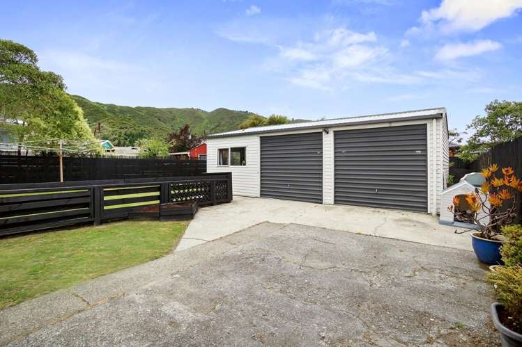 16 Pencarrow Crescent Wainuiomata_10