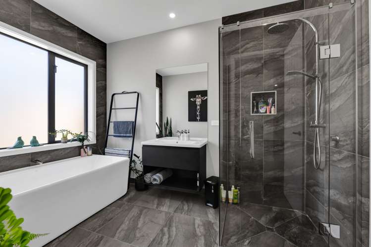 17 Honeyfield Drive Whalers Gate_26