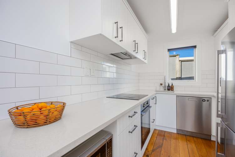 9 Roberts Road Matakatia_11