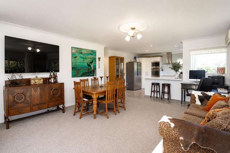 2 Fern Grove Taradale_8