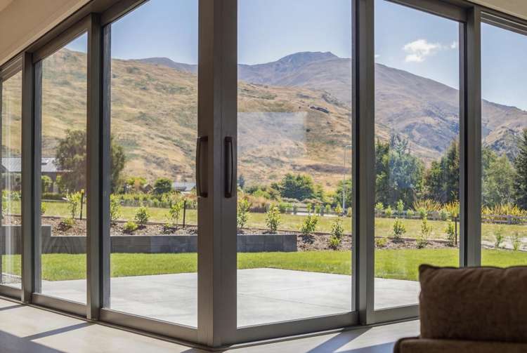 6 Stoneleigh Drive_5