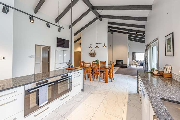 8 Akepiro Place Tawhero_9