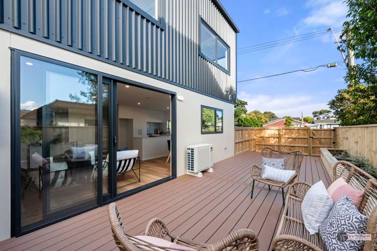 1/51 Kings Crescent Lower Hutt_14