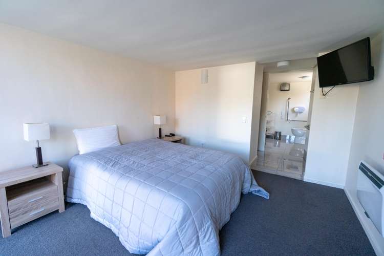 2 Lakefront Drive Te Anau_12