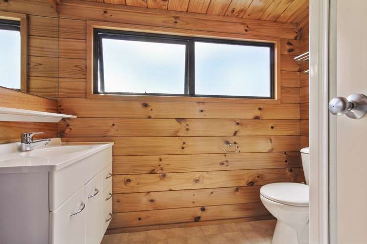 748 Ridge Road Riverhead_12