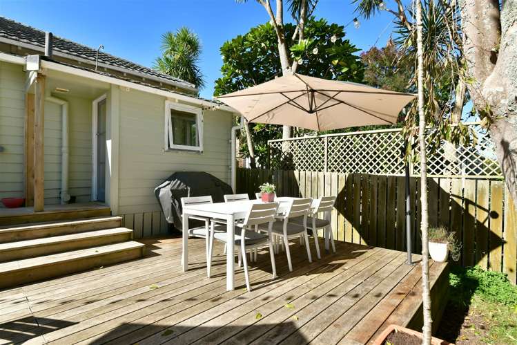 25 Kowhai Street Helensville_33