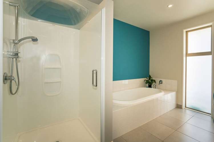 11 Tatahi Street Parklands_11